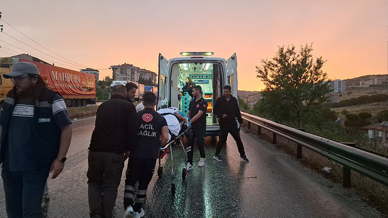 Manisa'da 3 Aracın Karıştığı Katliam Gibi Kaza 2 Ölü, 4 Yaralı (6)