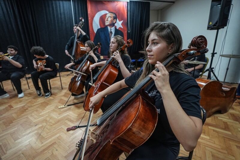 Milli Takım Marşını Bursalı Öğrenciler Besteledi1