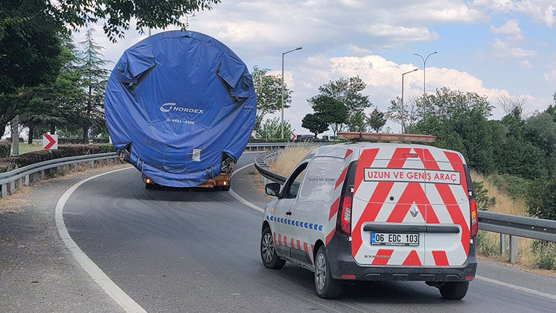 Dev Rüzgar Gülü Gövdeleri Kütahya'dan Böyle Geçti (5)