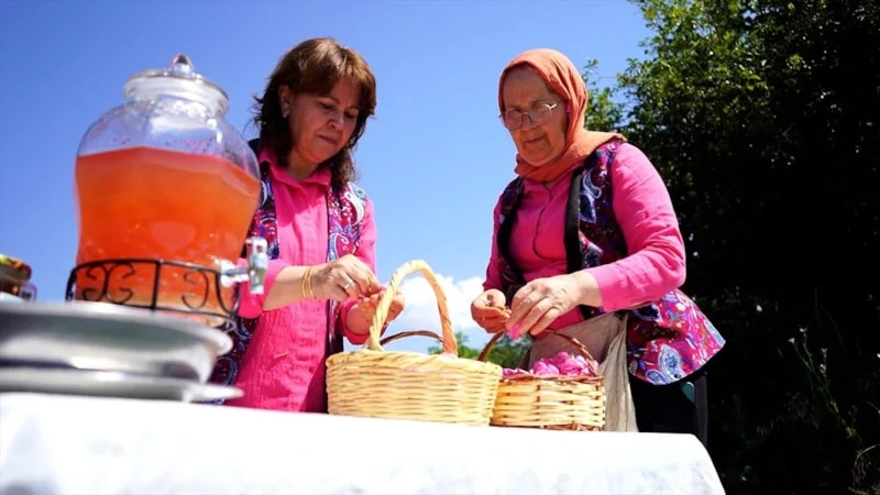 Isparta'da Osmanlı Gül Şerbeti Geleneği Sürüyor1