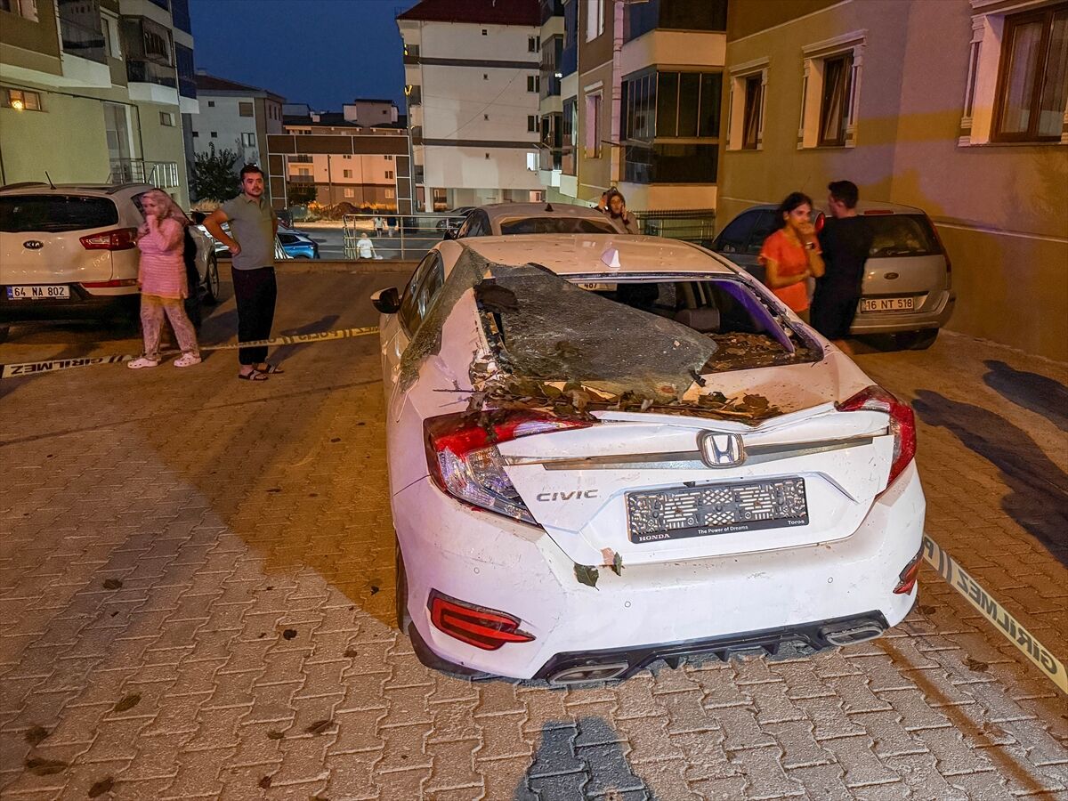Komşu Şehirde Otomobil Yayalara Çarptı (2)