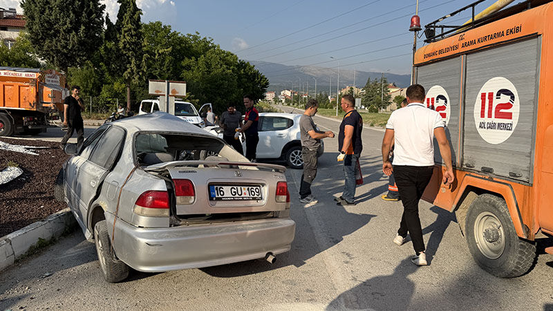 Kütahya Da Iki Otomobil Çarpıştı Sürücüler Yaralı (4)