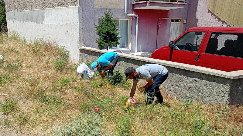 Kütahya Evliya Çelebi Mahallesi’nde Atıl Eşyalar Toplandı, Sokak Temizlendi (2)