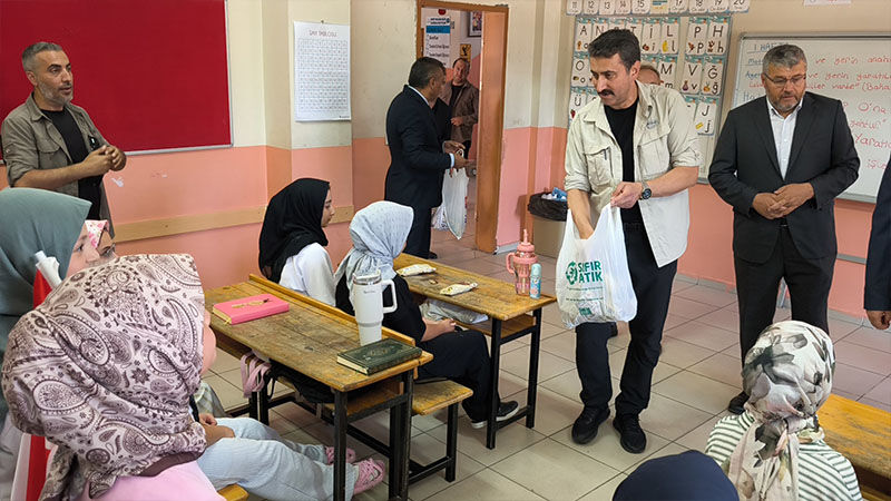 Kütahya Valisi Işın, Çocukların Dondurma Isteğine Kayıtsız Kalmadı