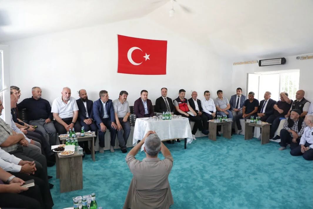 Kütahya Valisi Işın, Muhtarların Taleplerini Yerinde Dinledi 2