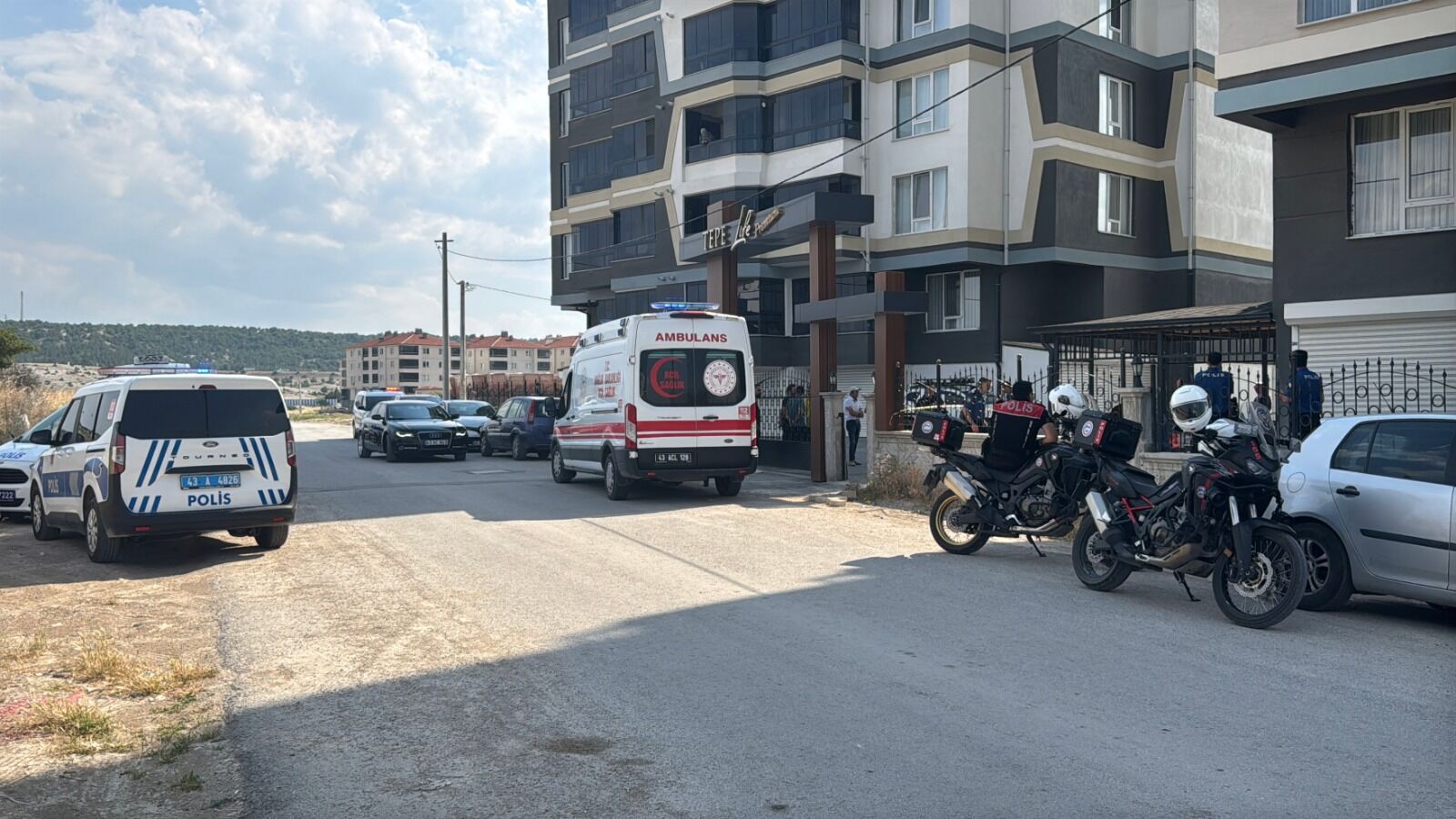 Kütahya'da 5. Kattan Düşen Kadın Hayatını Kaybetti (3)