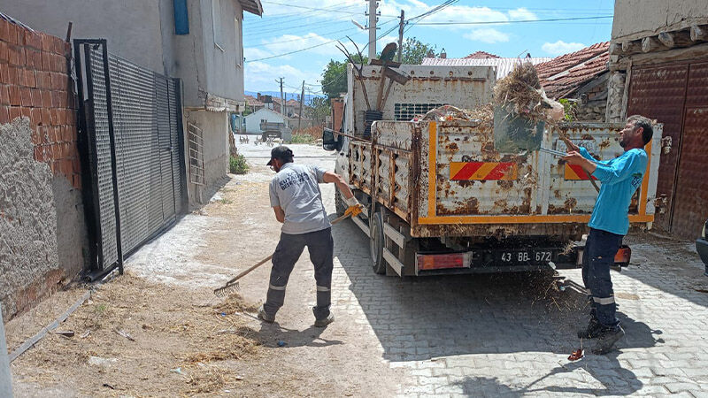 Kütahya'da Ağaçköy Mahallesi'nde Sokaklar Temizlendi (3)