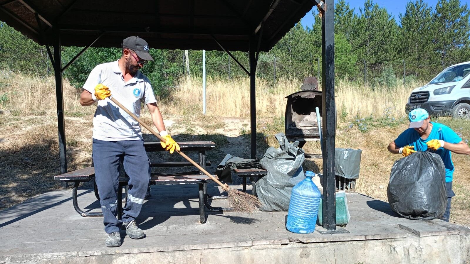 Kütahya'da Ağaçköy Regülatör Piknik Alanında Temizlik (2)