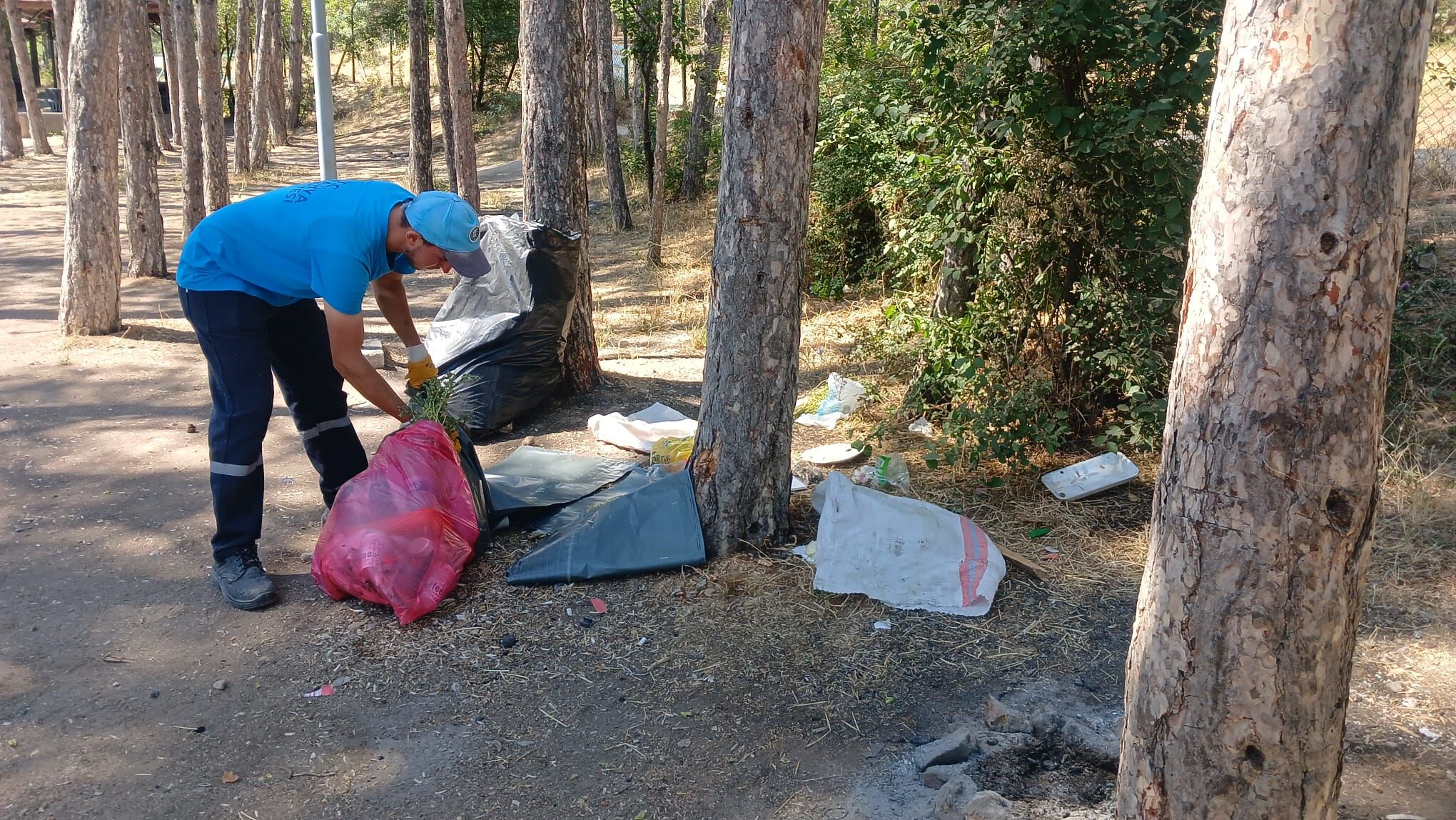 Kütahya'da Ağaçköy Regülatör Piknik Alanında Temizlik (3)