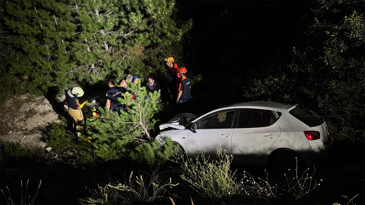 Kütahya’da Çarpışan Otomobil Ile Motosiklet Şarampol‘e Uçtu6