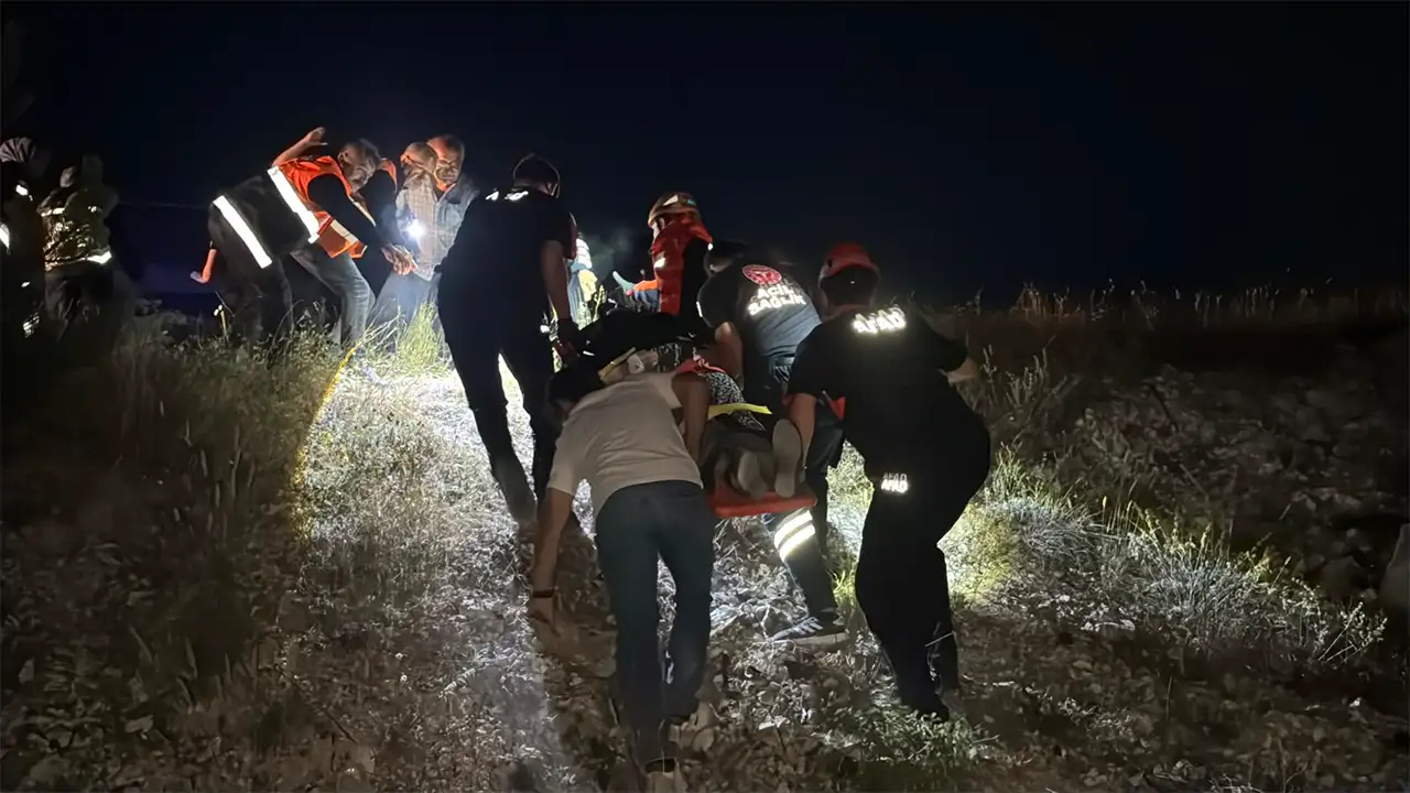 Kütahya’da Çarpışan Otomobil Ile Motosiklet Şarampol‘e Uçtu7
