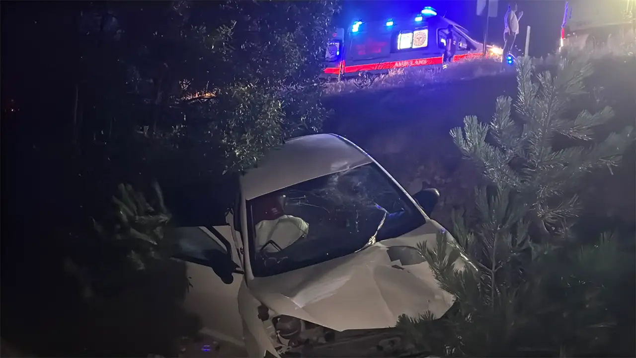 Kütahya’da Çarpışan Otomobil Ile Motosiklet Şarampol‘e Uçtu8