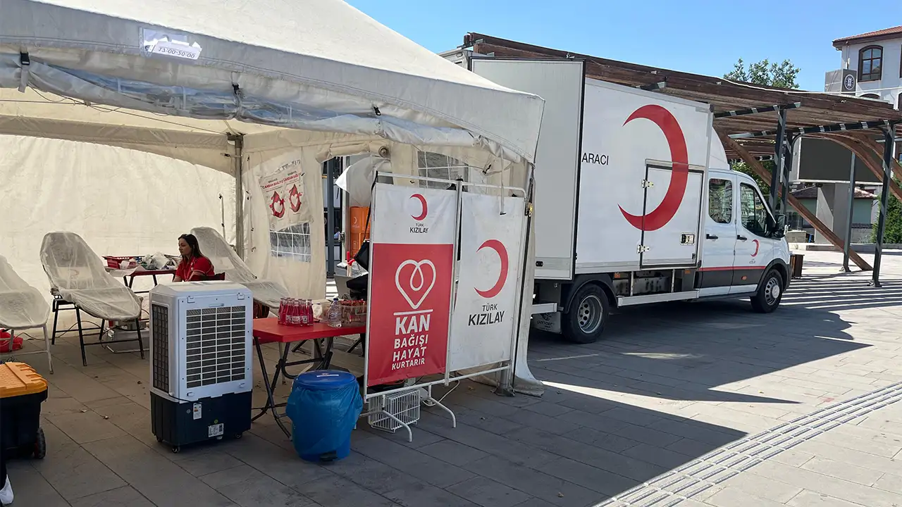 Kütahya’da Gürok Grup’tan Kızılay’a Anlamlı Bağış4