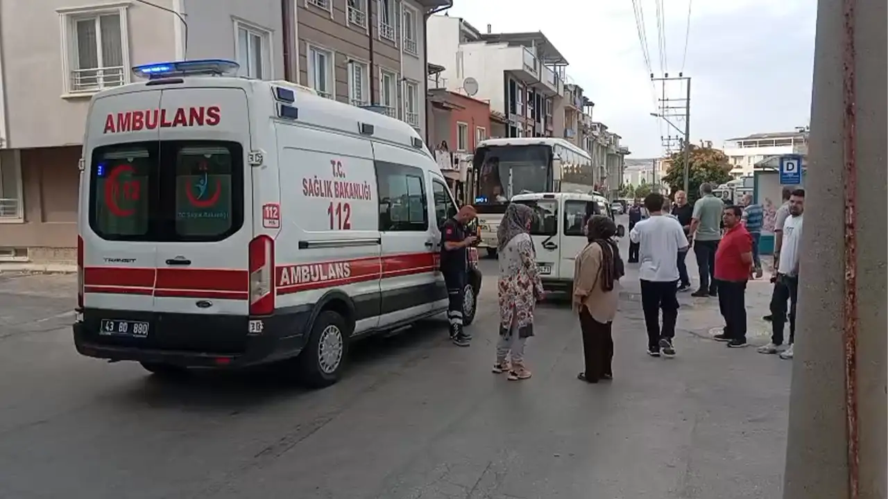 Kütahya’da Hafif Ticari Araç, Bisikletle Çarpıştı4