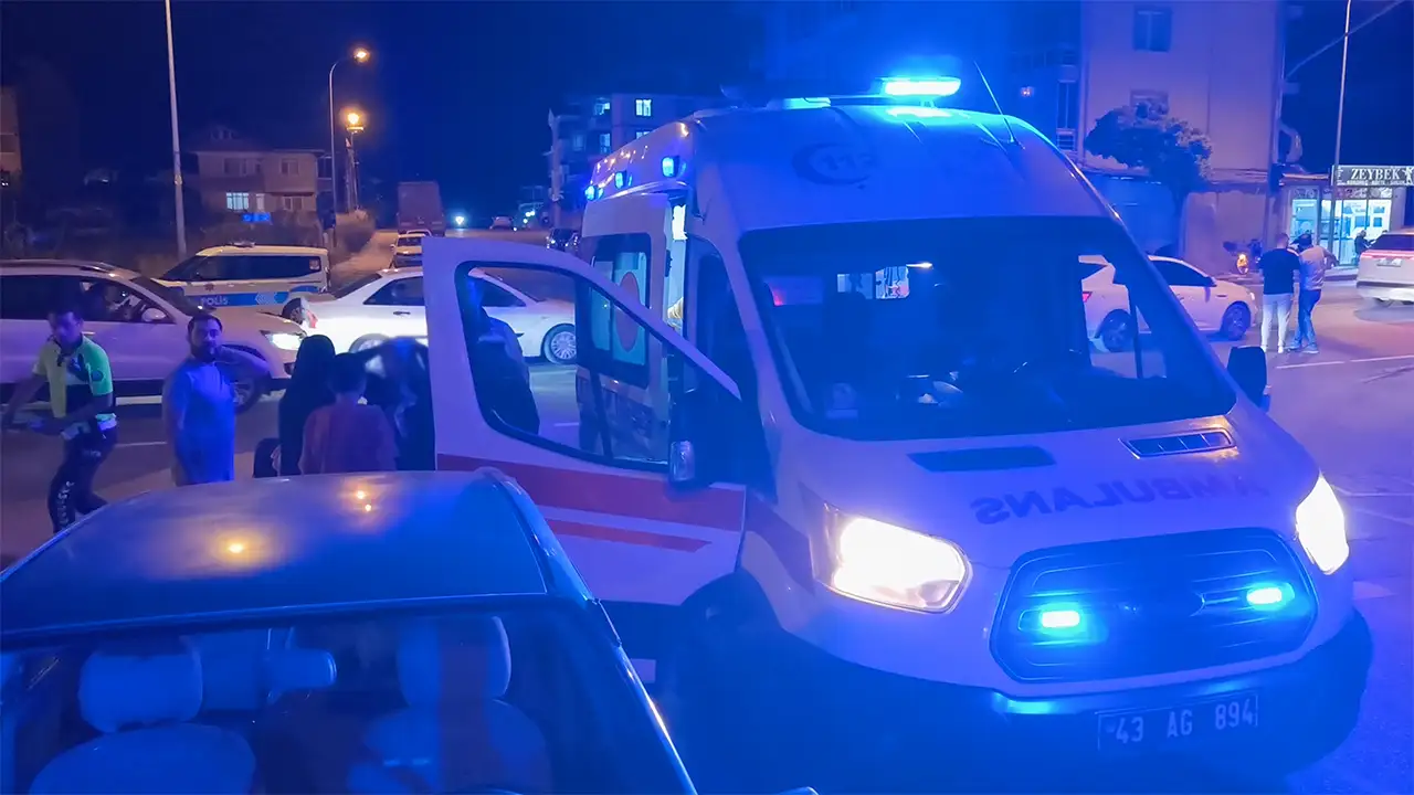 Kütahya’da Iki Otomobil Çarpıştı, Yaralılar Var3-2