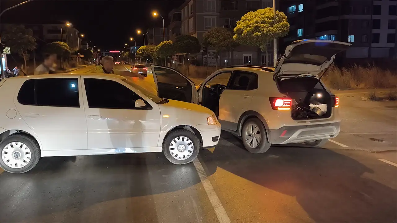 Kütahya’da Iki Otomobil Çarpıştı, Yaralılar Var6-2