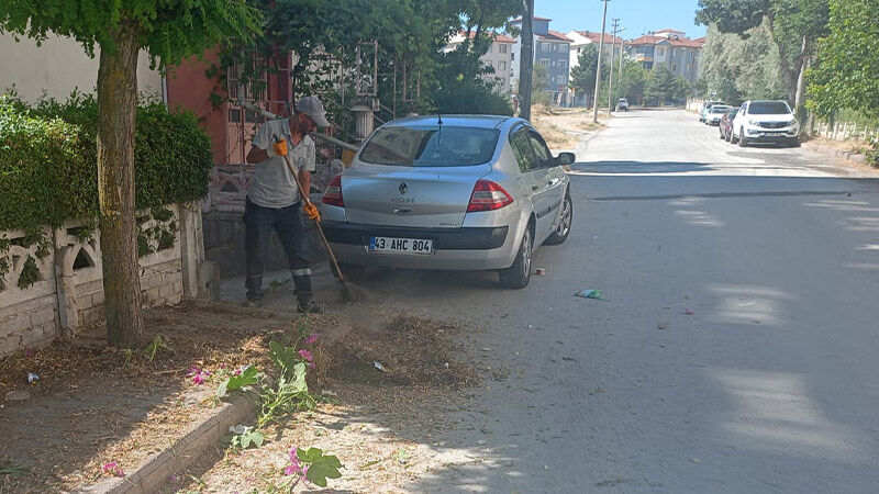 Kütahya'da Mimar Sinan Okulu Çevresinde Kapsamlı Temizlik Çalışması (1)