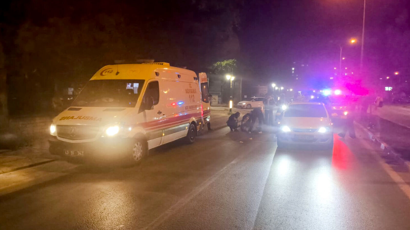 Kütahya'da Motosiklet Otomobile Çarptı 1 Yaralı (1)-2