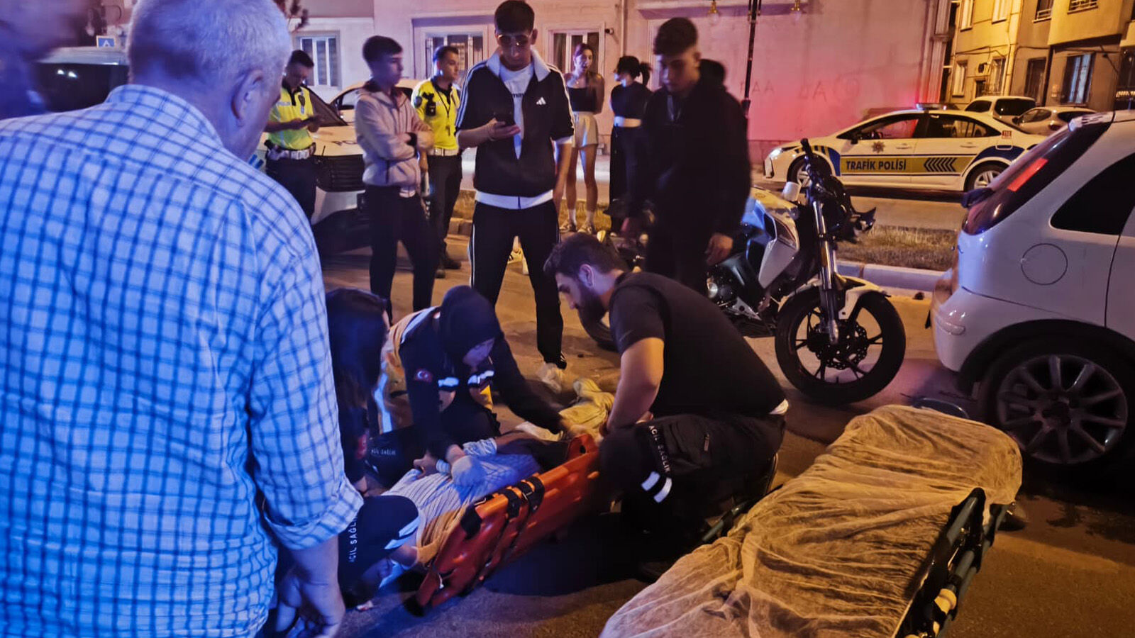 Kütahya'da Motosiklet Otomobile Çarptı 1 Yaralı (2)-2