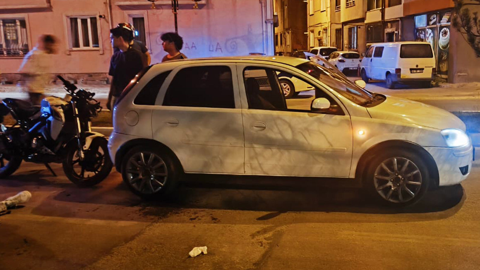 Kütahya'da Motosiklet Otomobile Çarptı 1 Yaralı (3)-2