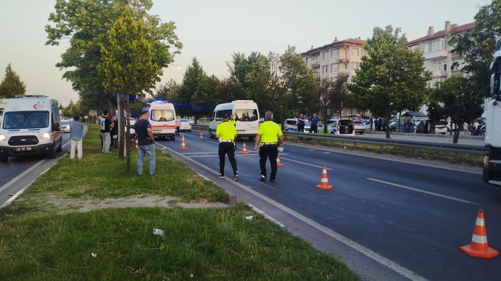 Kütahya’da Motosiklet Yayaya Çarptı, 3 Yaralı (2)