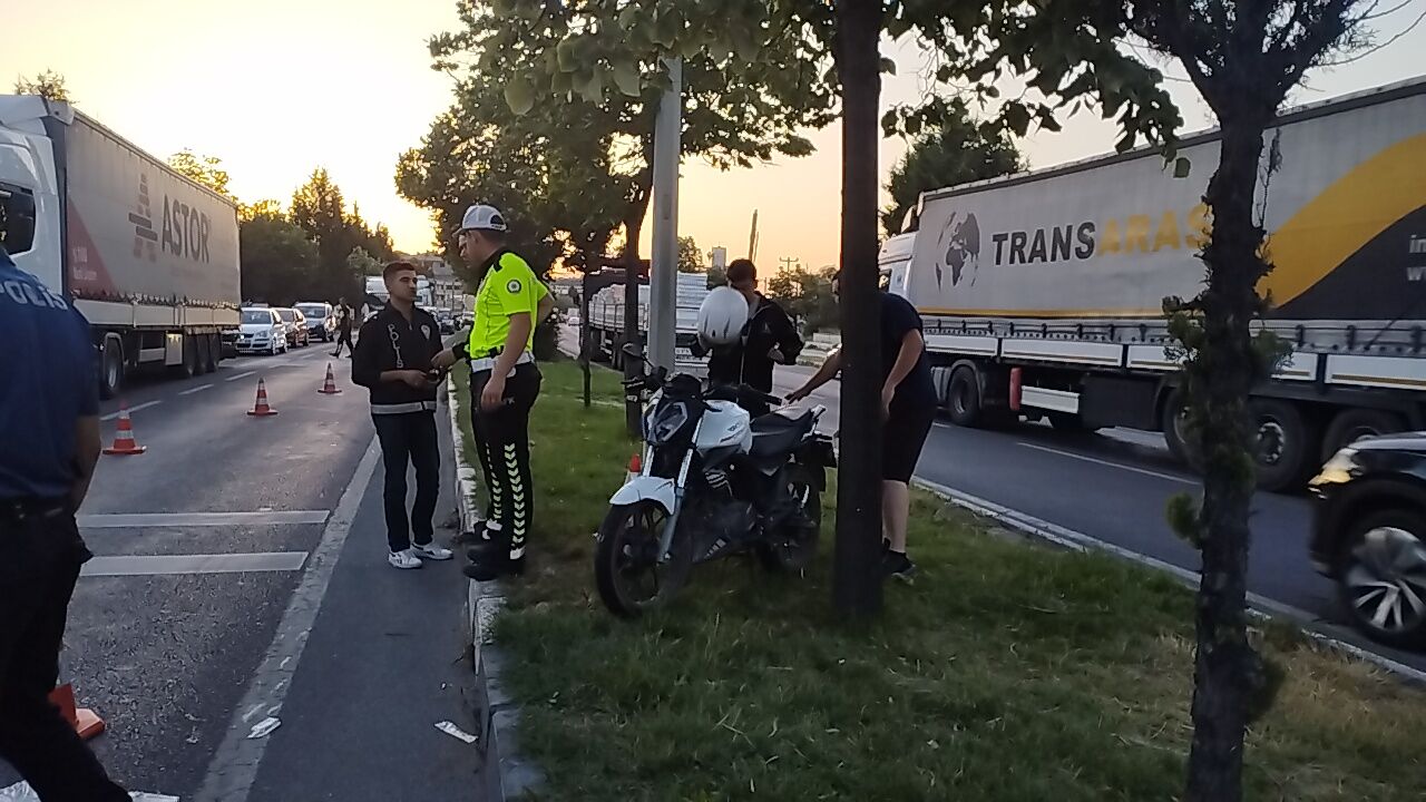 Kütahya’da Motosiklet Yayaya Çarptı, 3 Yaralı (4)