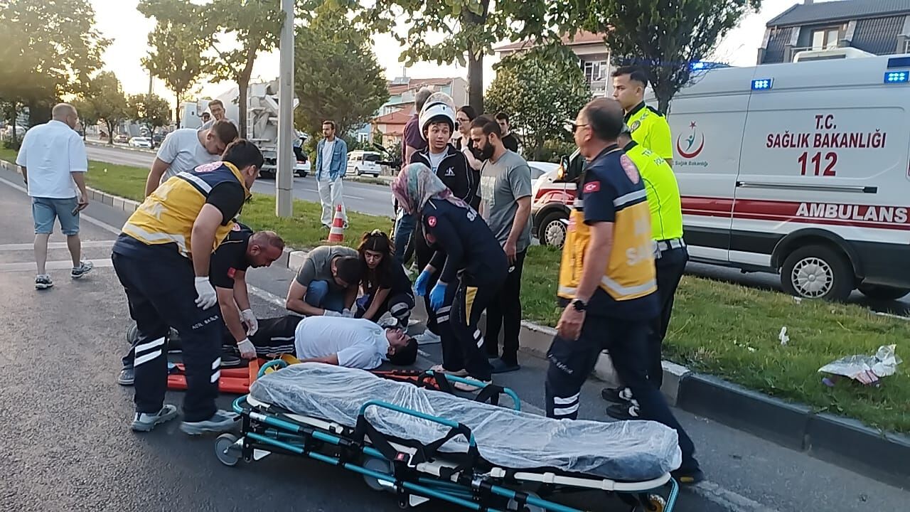 Kütahya’da Motosiklet Yayaya Çarptı, 3 Yaralı (6)