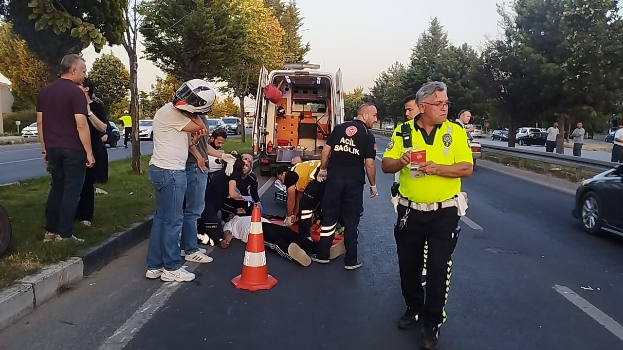 Kütahya’da Motosiklet Yayaya Çarptı, 3 Yaralı (7)