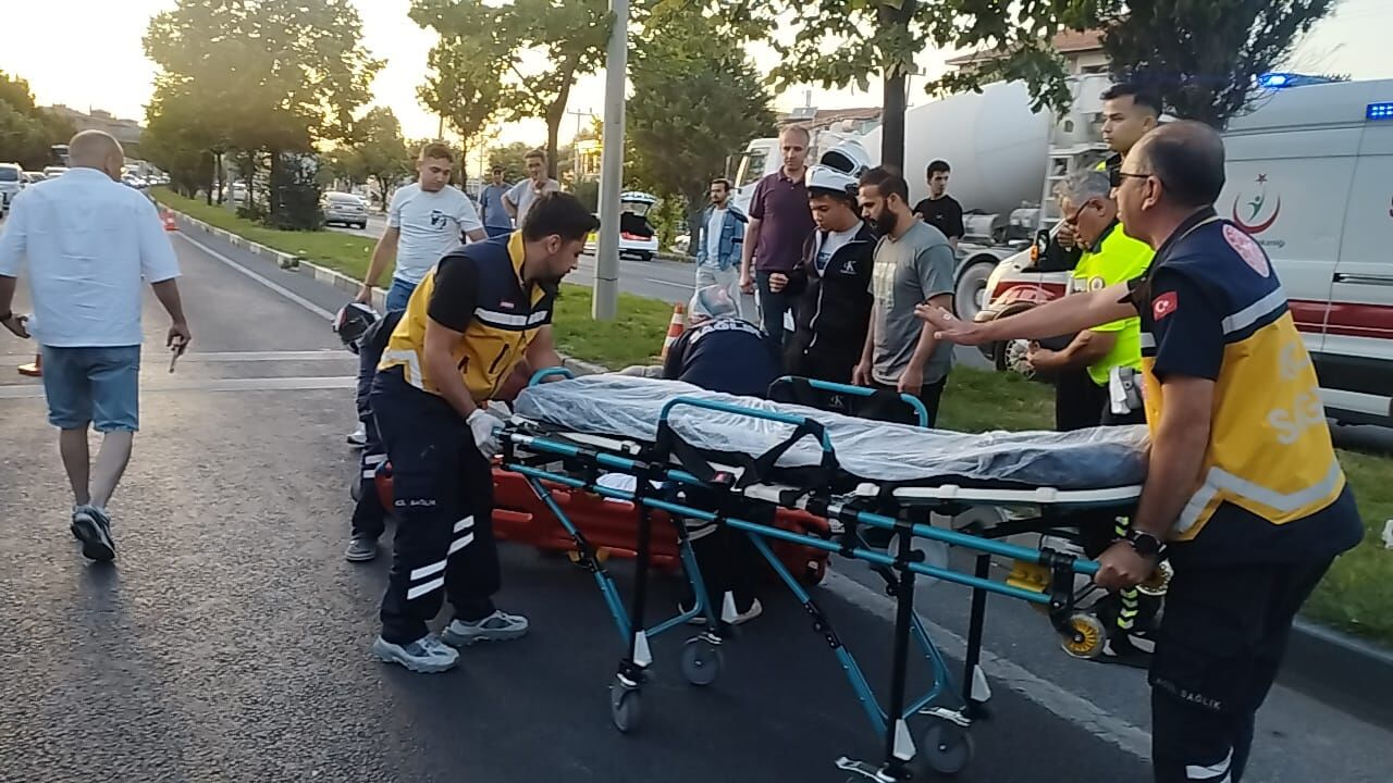 Kütahya’da Motosiklet Yayaya Çarptı, 3 Yaralı (8)