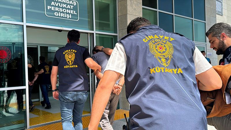 Kütahya'da Motosikletle Silahlı Saldırının Failleri Yakalandı (2)