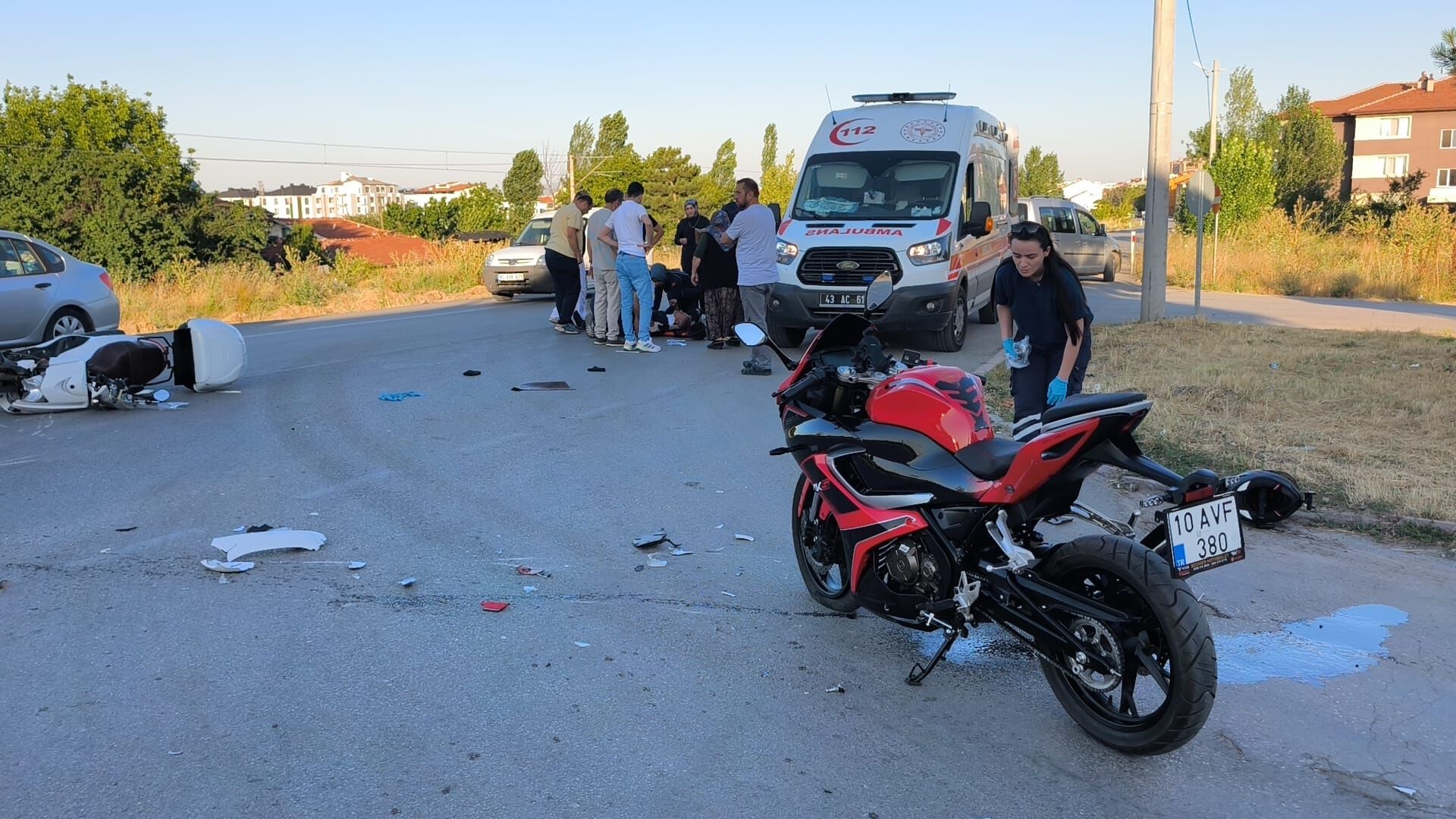 Kütahya’da Motosikletler Çarpıştı, 2 Yaralı (4)