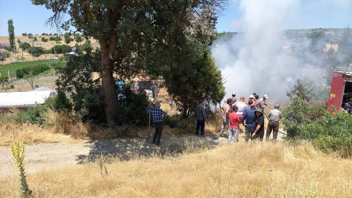 Kütahya'da Osb Itfaiyesi Yangının Ormana Sıçramasını Önledi (3)