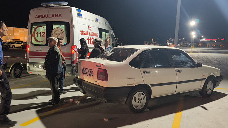 Kütahya’da Otomobil Aydınlatma Direğine Çarptı, 2 Yaralı (3)