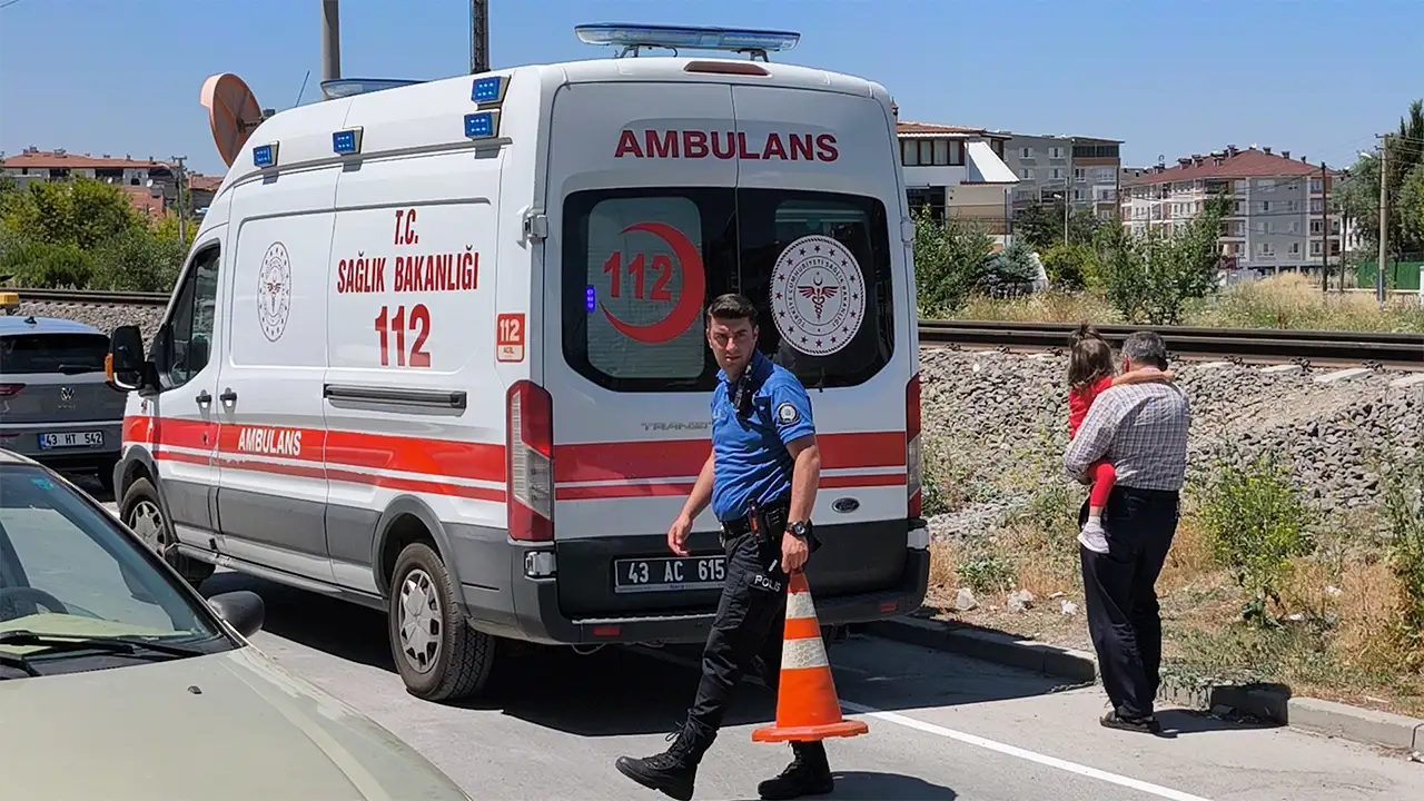 Kütahya'da Otomobil Bahçeye Savruldu, Yaralılar Var2