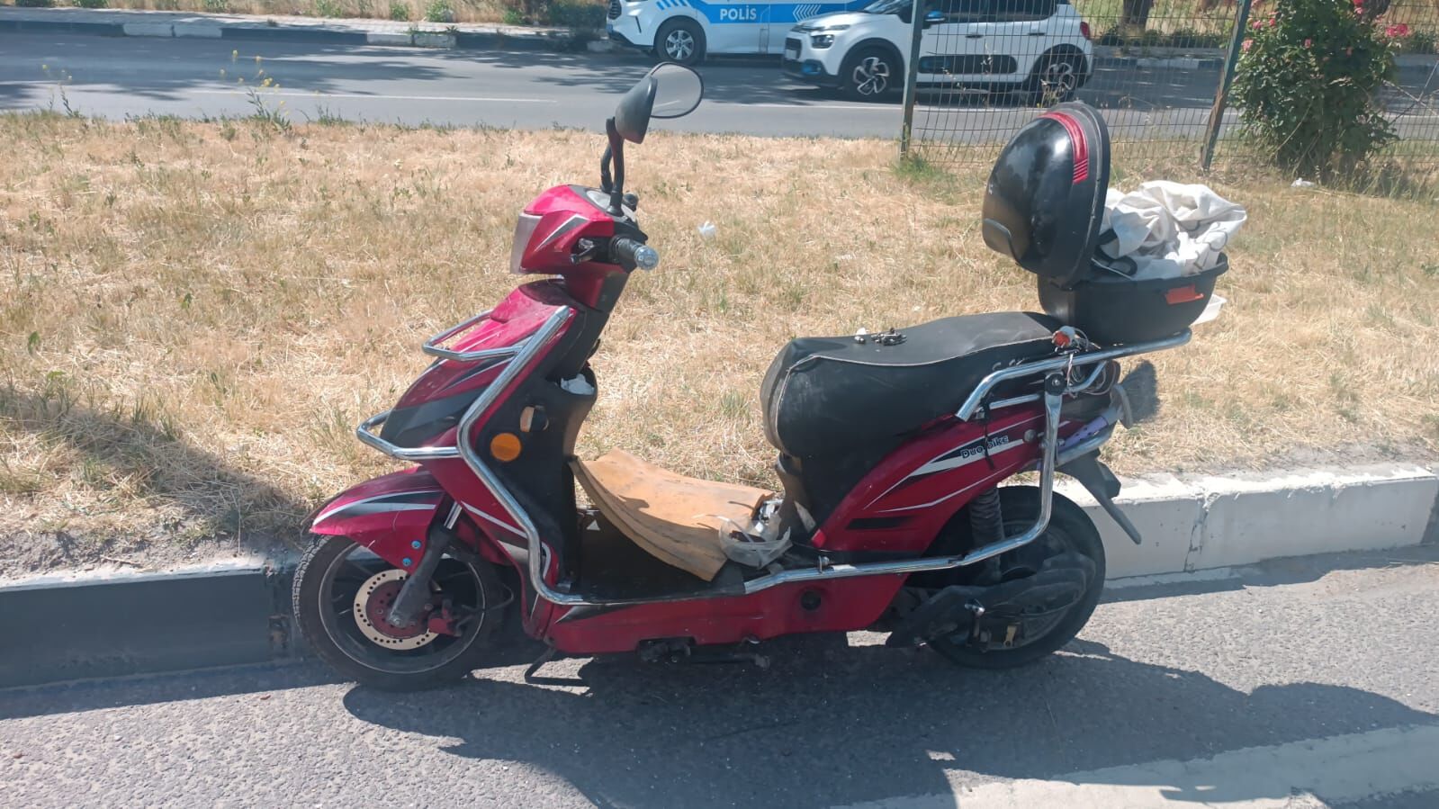 Kütahya’da Otomobil Elektrikli Bisikletle Çarpıştı 1
