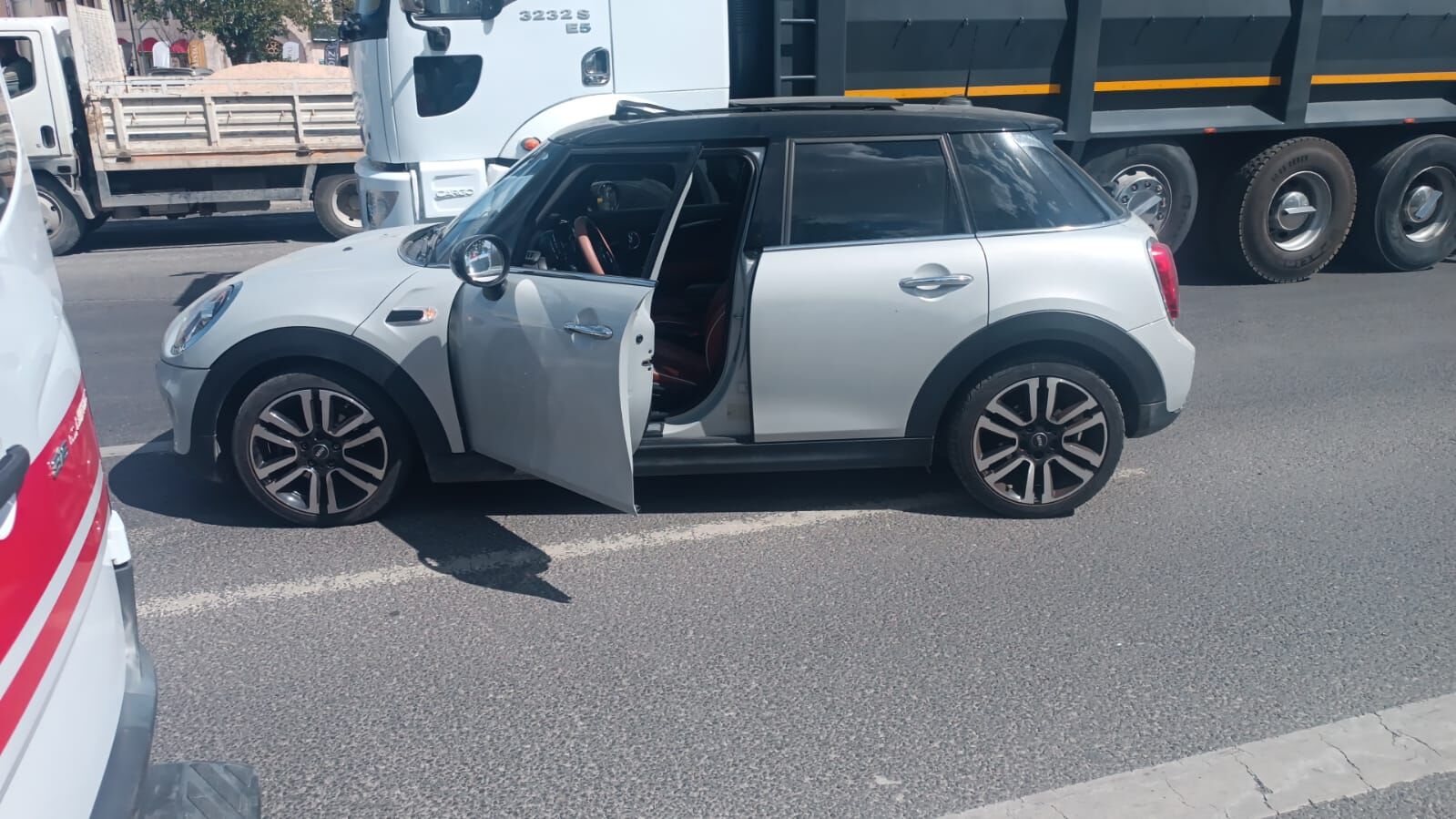 Kütahya’da Otomobil Elektrikli Bisikletle Çarpıştı 2