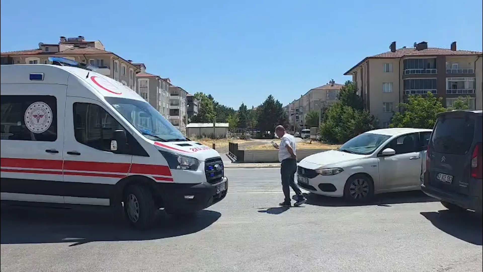 Kütahya'da Otomobil Ile Hafif Ticari Araç Çarpıştı1