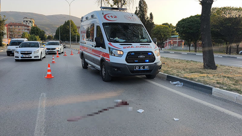 Kütahya'da Otomobilin Çarptığı Kişi Ağır Yaralandı (2)