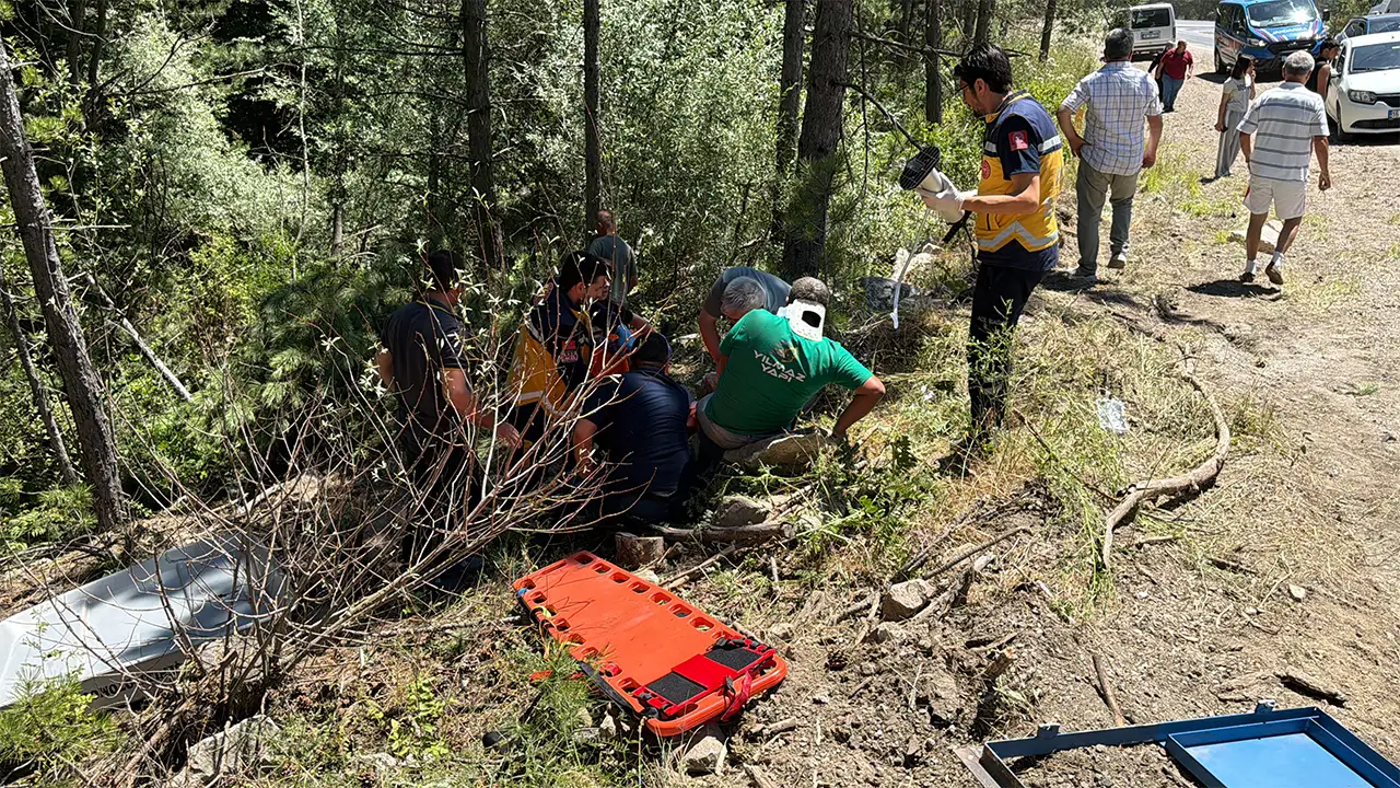 Kütahya'da Traktör Uçuruma Sürüklendi, Sürücü Yaralı4