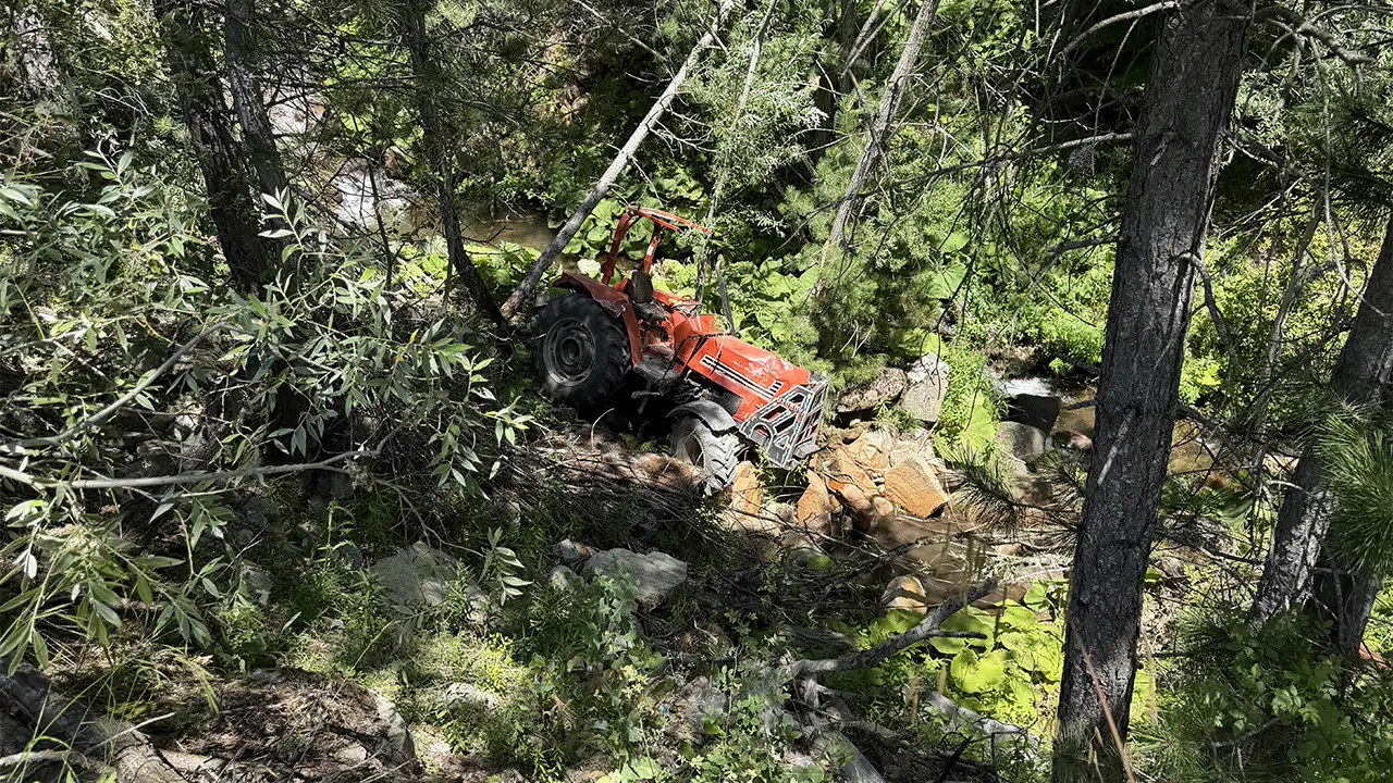 Kütahya'da Traktör Uçuruma Sürüklendi, Sürücü Yaralı6