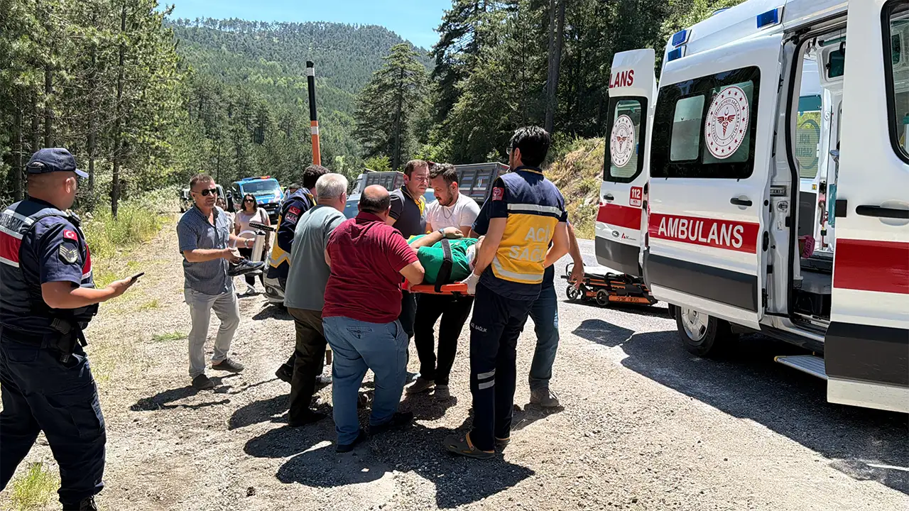 Kütahya'da Traktör Uçuruma Sürüklendi, Sürücü Yaralı7