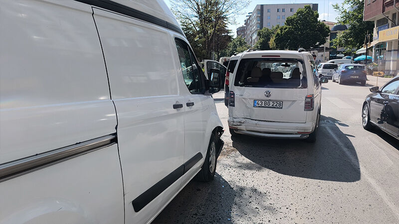 Kütahya’da Yaya Geçidinde Zincirleme Kaza (3)-1