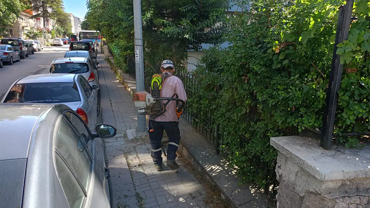 Kütahya'da Yıldırım Beyazıt Mahallesi'nde Temizlik Çalışması