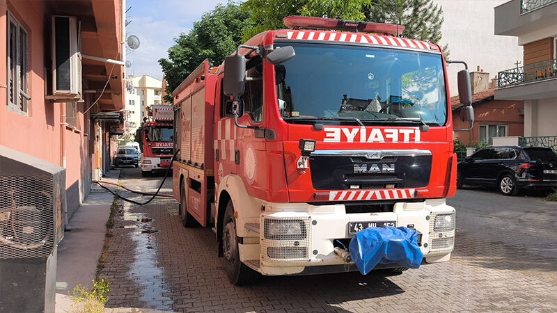 Kütahya'da Yıldırım Binanın Çatısında Yangın Çıkardı (9)