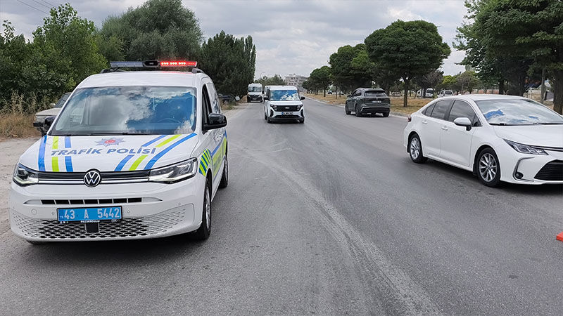 Kütahya'da Yola Dökülen Yağ Kazalara Neden Oldu (1)