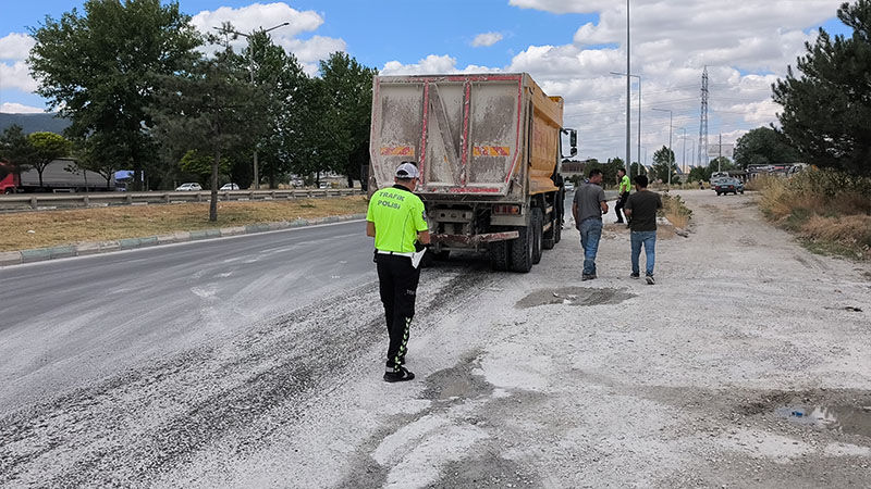 Kütahya'da Yola Dökülen Yağ Kazalara Neden Oldu (2)