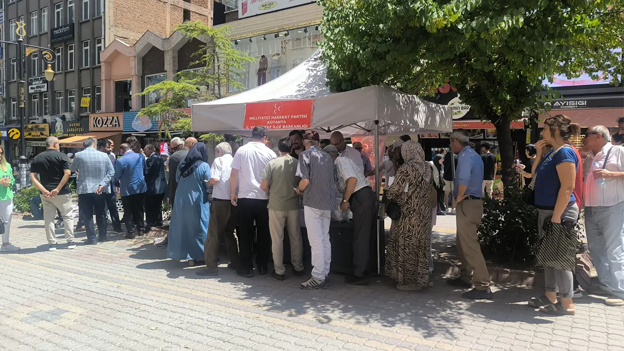 Milliyetçi Hareket Partisi Kütahya İl Başkanlığı'ndan Aşure Ikramı