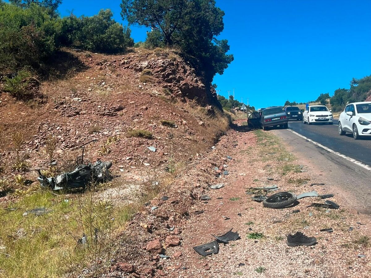 Otomobil Ile Motosiklet Çarpıştı 1 Ölü (1)