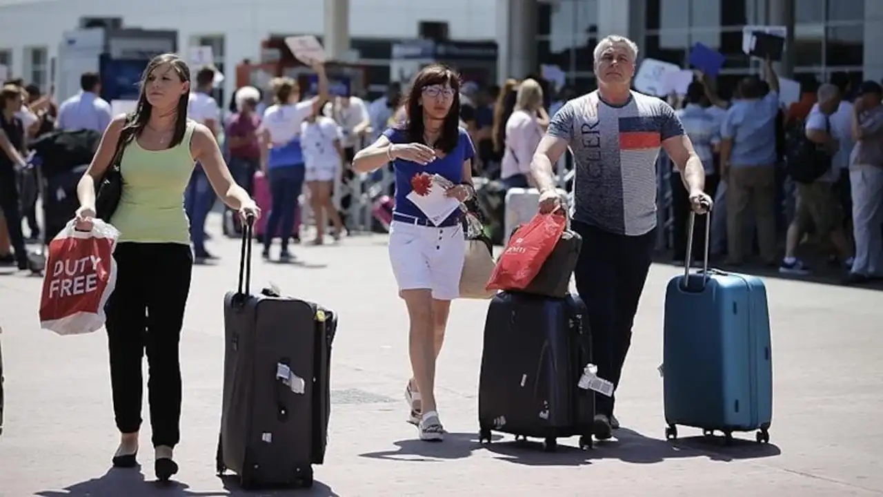 Turizm Geliri Ikinci Çeyrekte Yüzde 2,6 Azaldı1