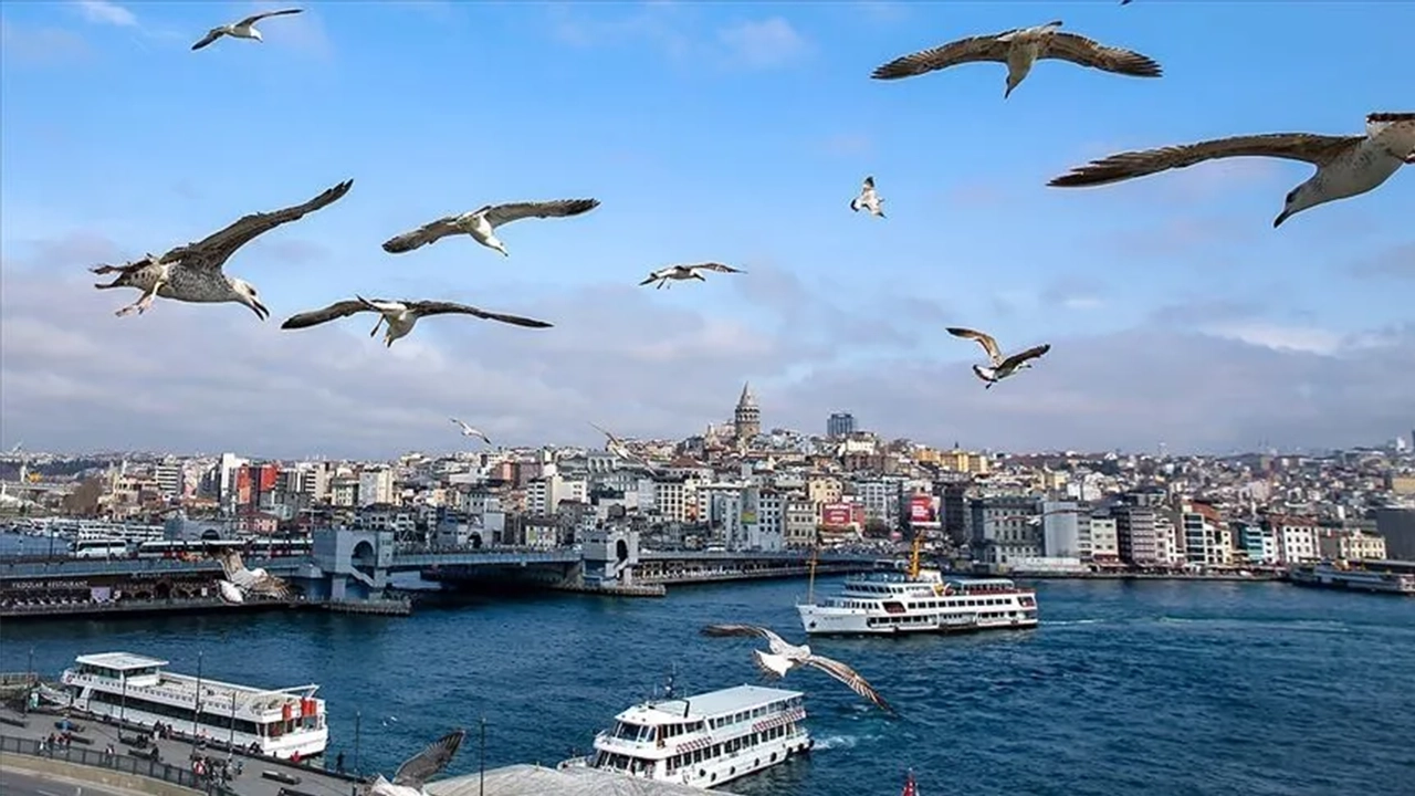 Türkiye'de Sıcak Ve Güneşli Hava Devam Ediyor Yer Yer Sağanak Yağış Bekleniyor